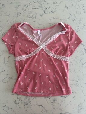 7DAY WKND Pink Floral Lace Trim Baby Tee Croquette Top